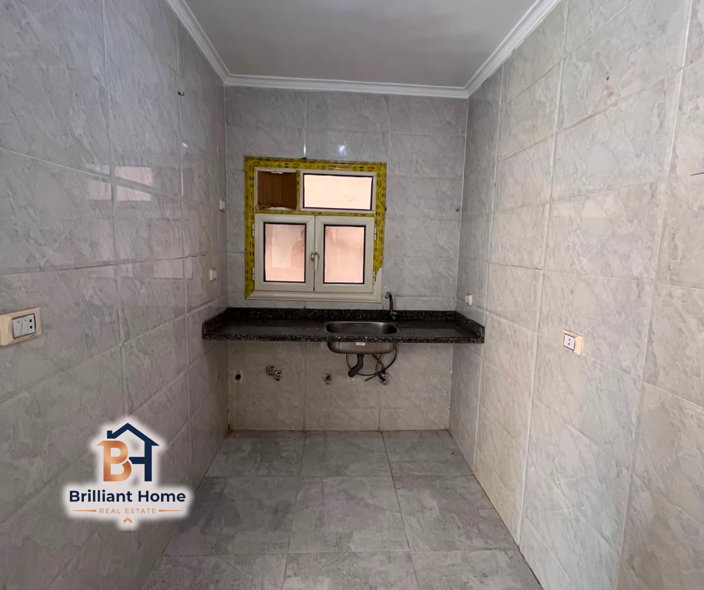 شقه فاضيه للإيجار كود ( 1037 )